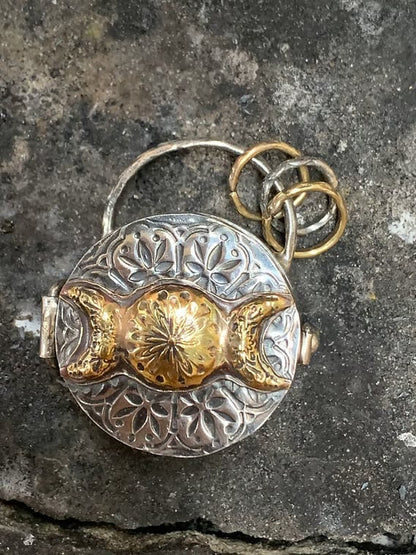 ✨100% Handmade 925 Silver Triple Moon & Tree of Life Locket(𝐄𝐦𝐦𝐚 𝐇𝐨𝐩𝐞 𝐇𝐚𝐧𝐝𝐦𝐚𝐝𝐞®)